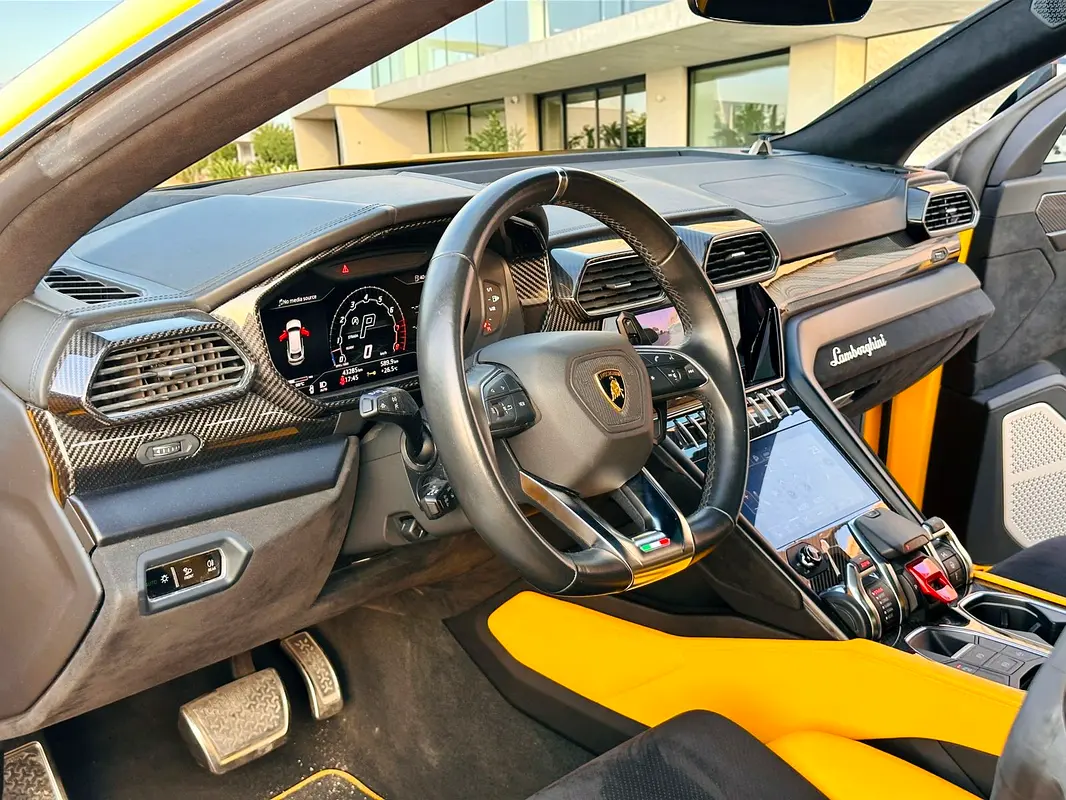 Lamborghini Urus — photo 4
